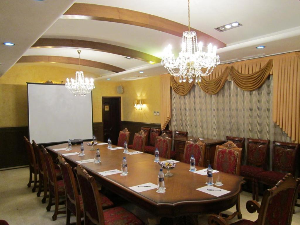 Merey Hotel Karagandi Kültér fotó